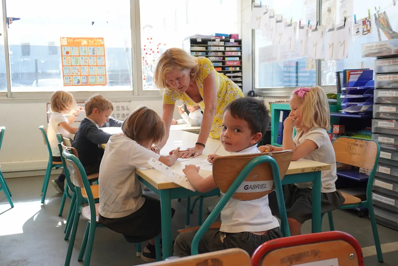Salle de classe de l'école Les Sarments — La vie en maternelle